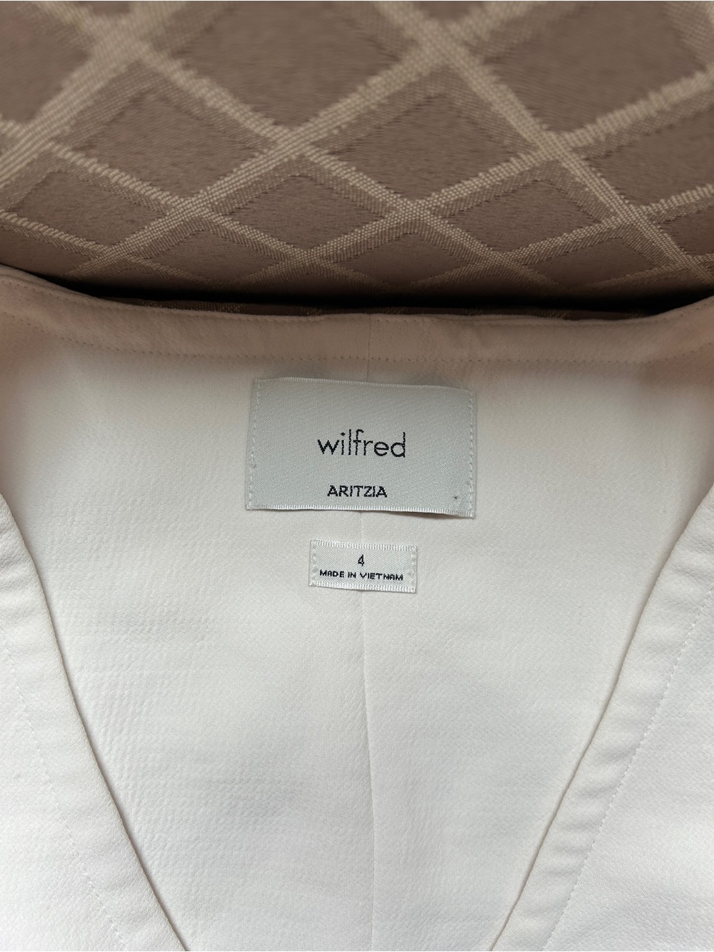 Aritzia Wilfred Attire Crepette Vest Light Birch Sz 4 - Picture 3 of 9